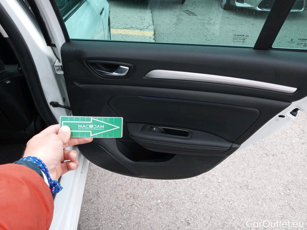  Renault  Megane RENAULT Mégane / 2015 / 5P / familiar Sp. Tourer Zen En. dCi 81kW (110CV) #16