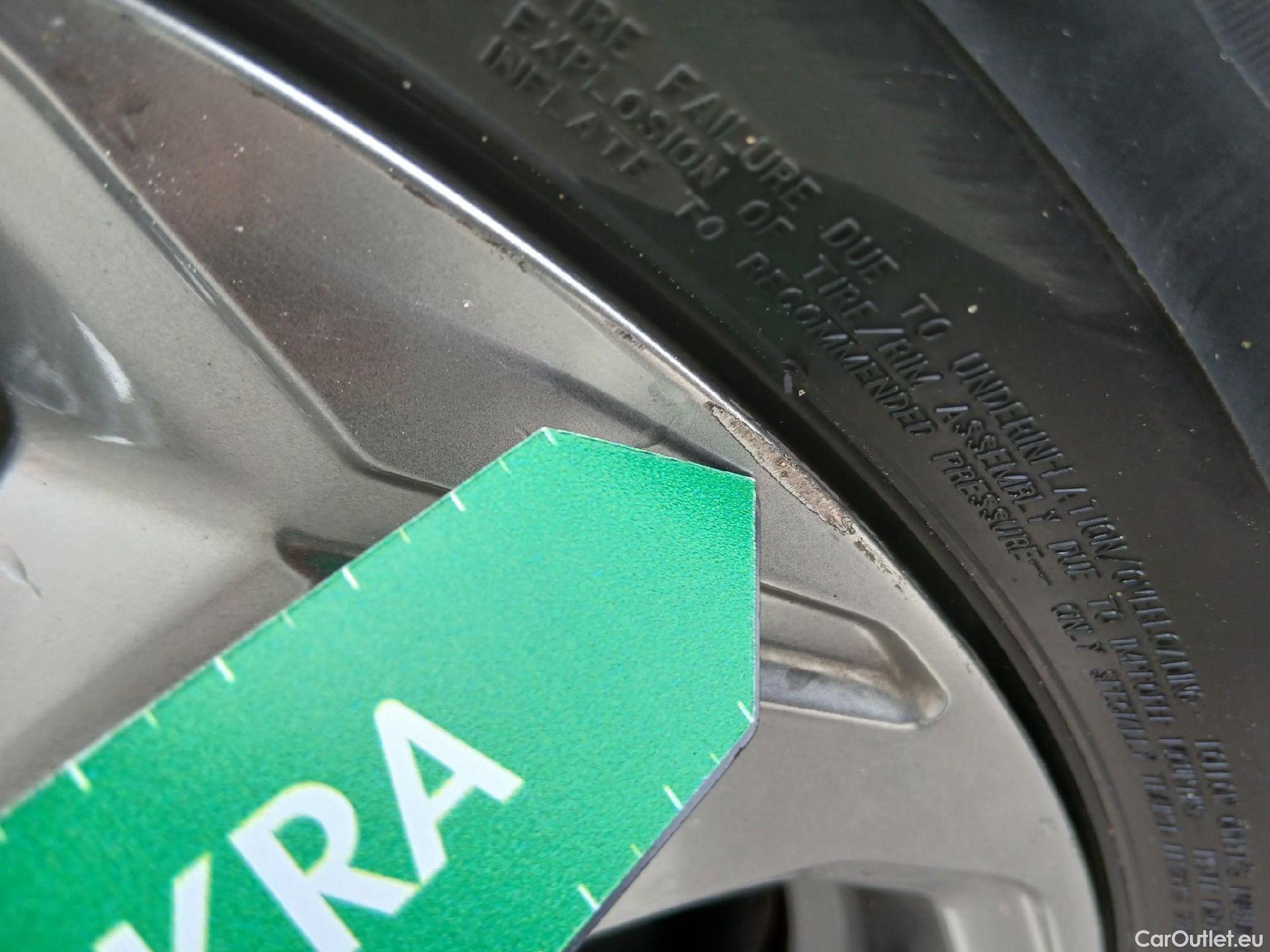  Toyota  RAV4 TOYOTA  / 2018 / 5P / todoterreno 2.5l 220H Advance #22