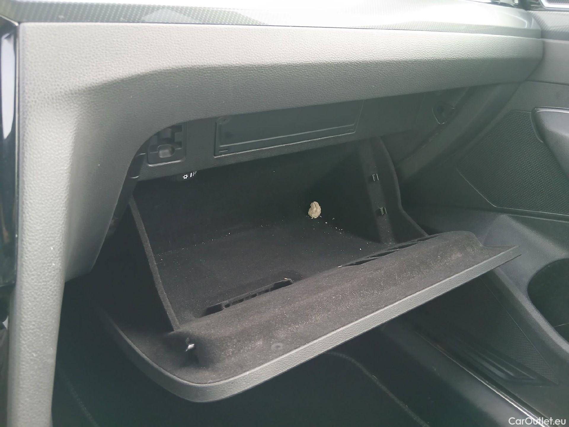  Volkswagen  Arteon VOLKSWAGEN  / 2017 / 5P / berlina con portón R-Line 2.0 TDI 110kW (150CV) DSG #2