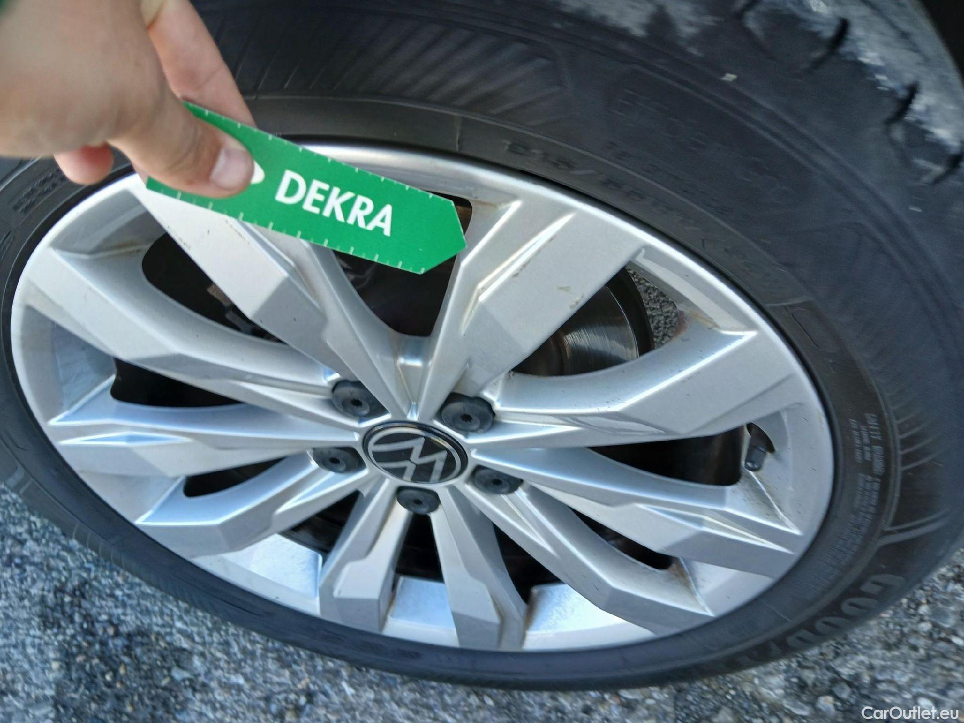  Volkswagen  T-ROC VOLKSWAGEN  / 2017 / 5P / todoterreno Advance 2.0 TDI 110kW (150CV) DSG (AC2) #16