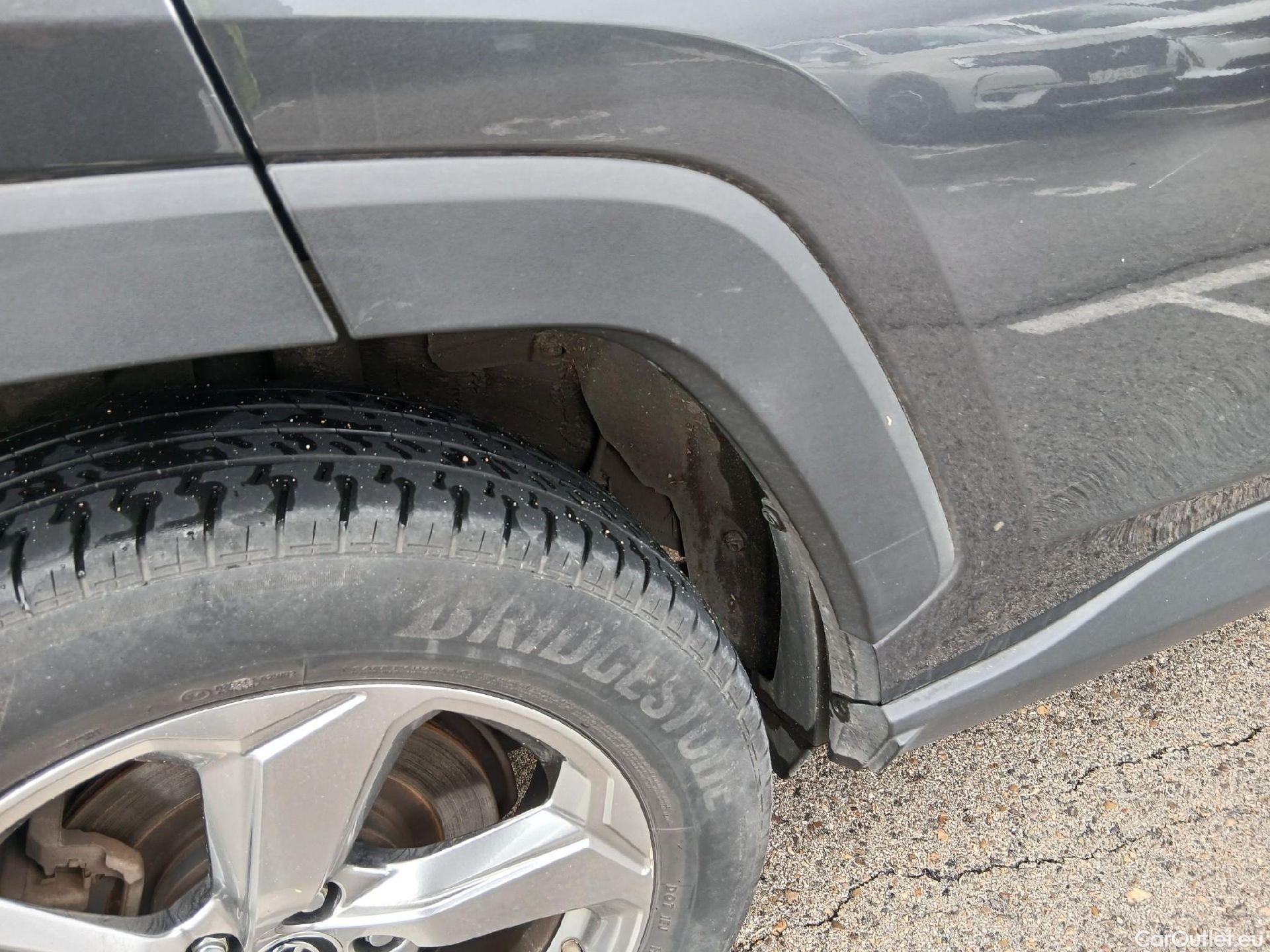  Toyota  RAV4 TOYOTA  / 2018 / 5P / todoterreno 2.5l 220H Advance #36