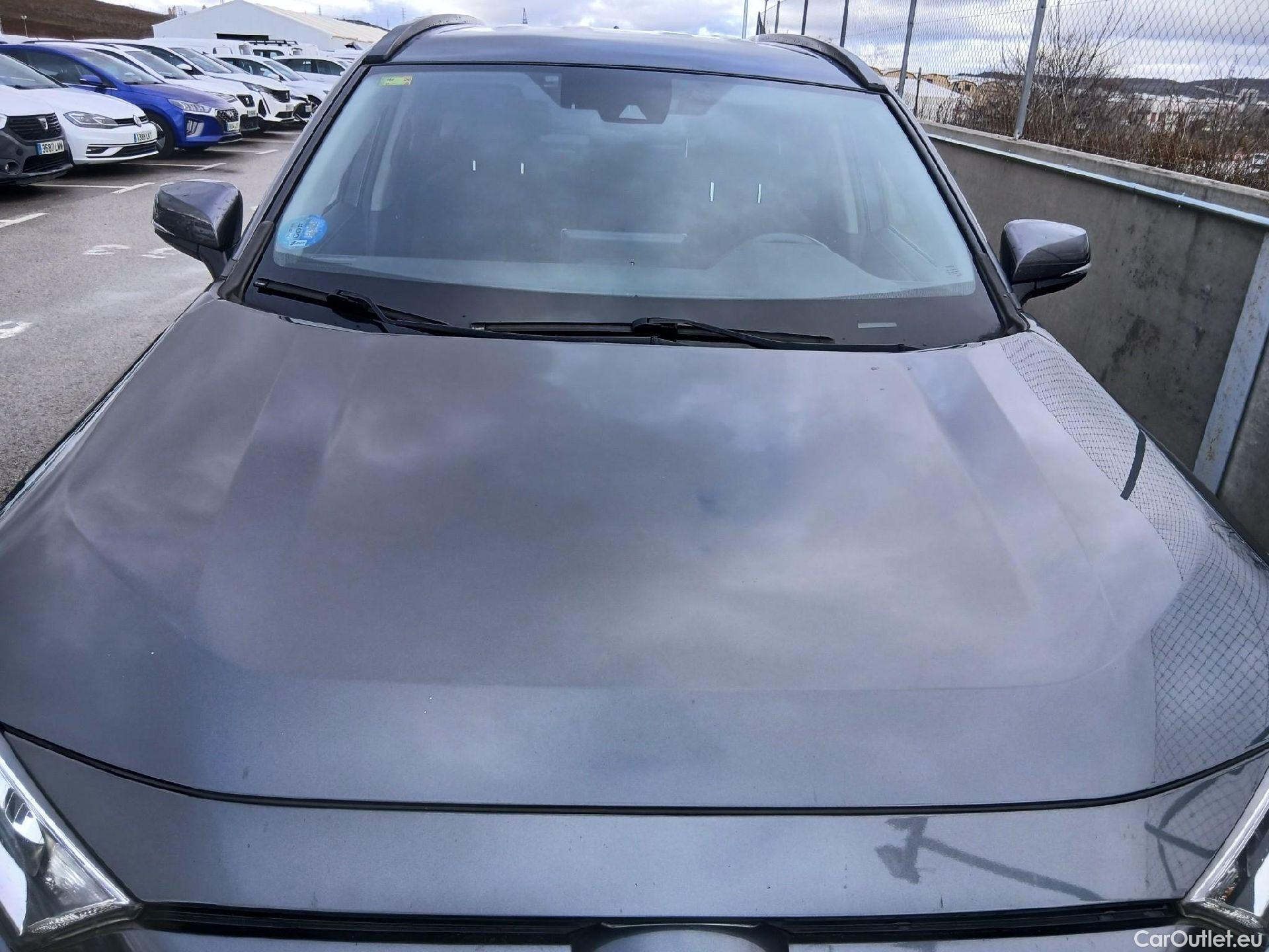  Toyota  RAV4 TOYOTA  / 2018 / 5P / todoterreno 2.5l 220H Advance #3