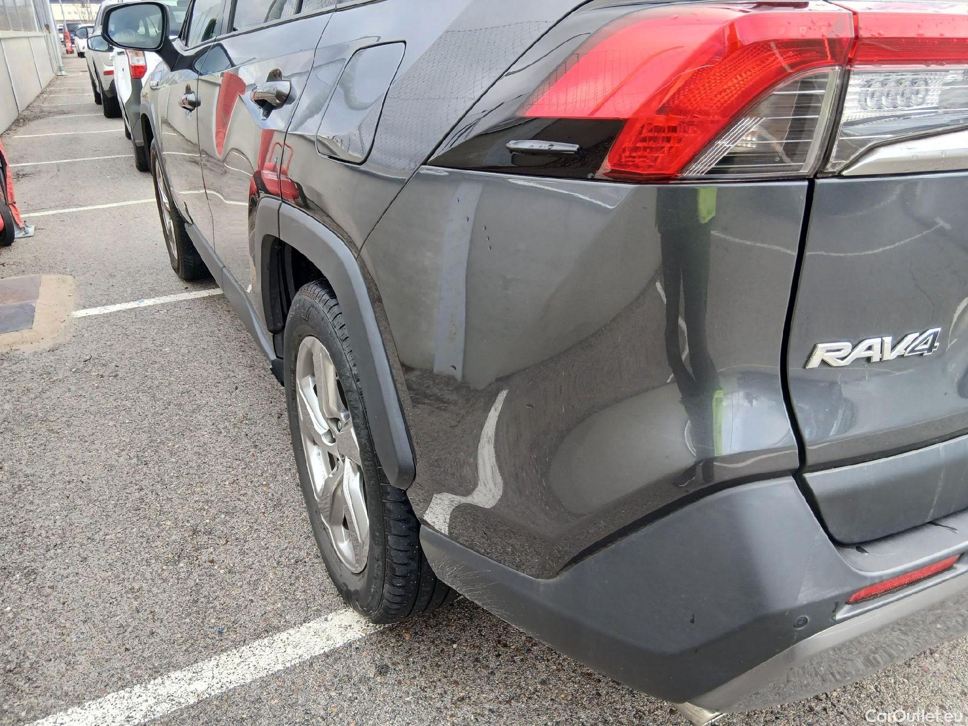  Toyota  RAV4 TOYOTA  / 2018 / 5P / todoterreno 2.5l 220H Advance #25