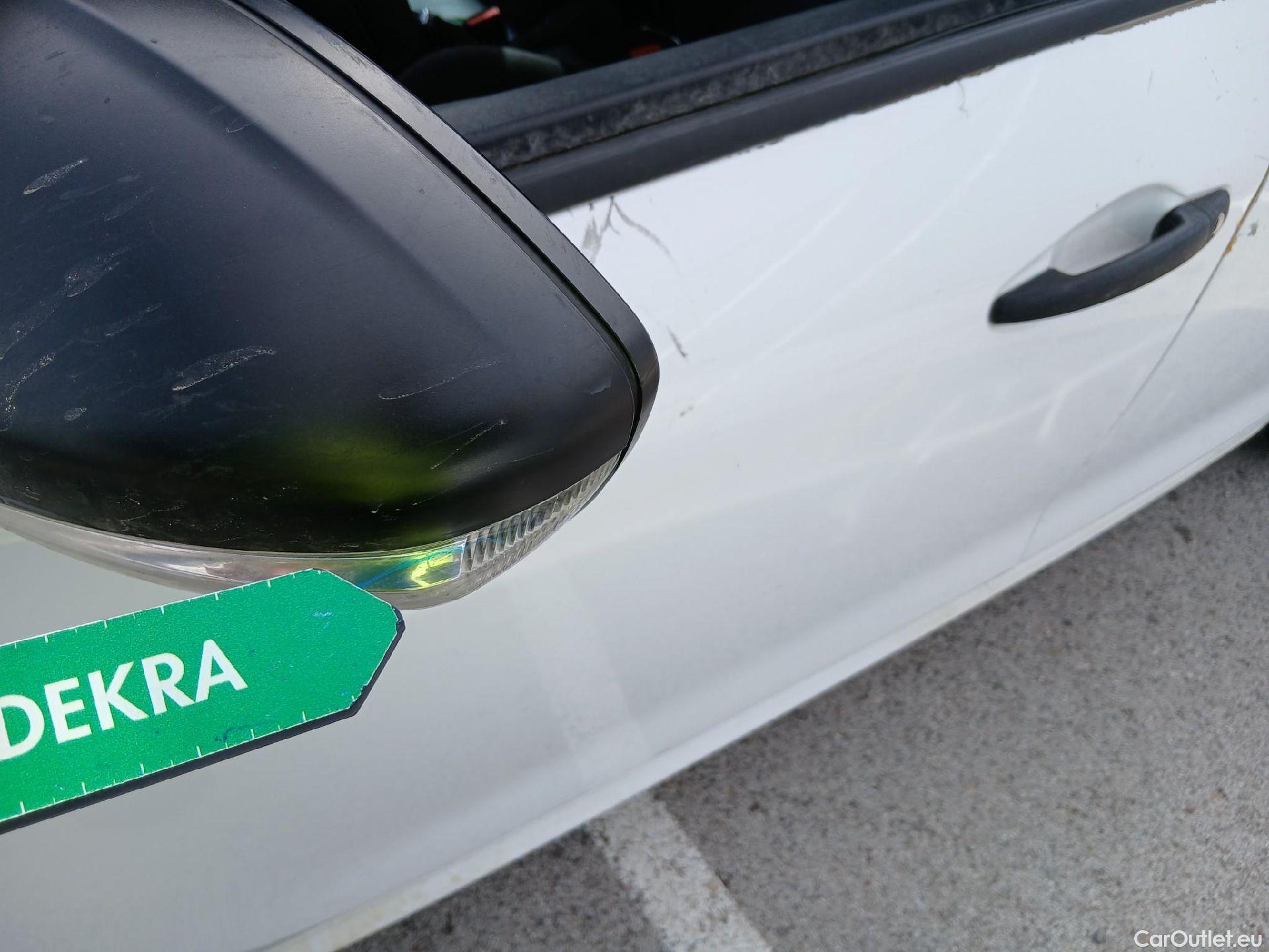  Peugeot  208 PEUGEOT  5p 1G berlina con portón 5P ACCESS 1.6 BlueHDi 55KW (75CV) #32