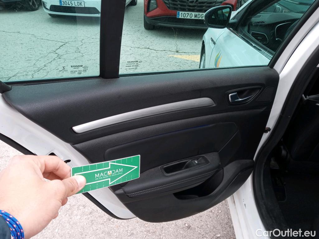  Renault  Megane RENAULT Mégane / 2015 / 5P / familiar Sp. Tourer Zen En. dCi 81kW (110CV) #18