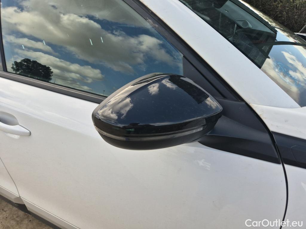  Peugeot  2008 PEUGEOT  / 2019 / 5P / todoterreno Allure BlueHDI 81kW (110CV) #23