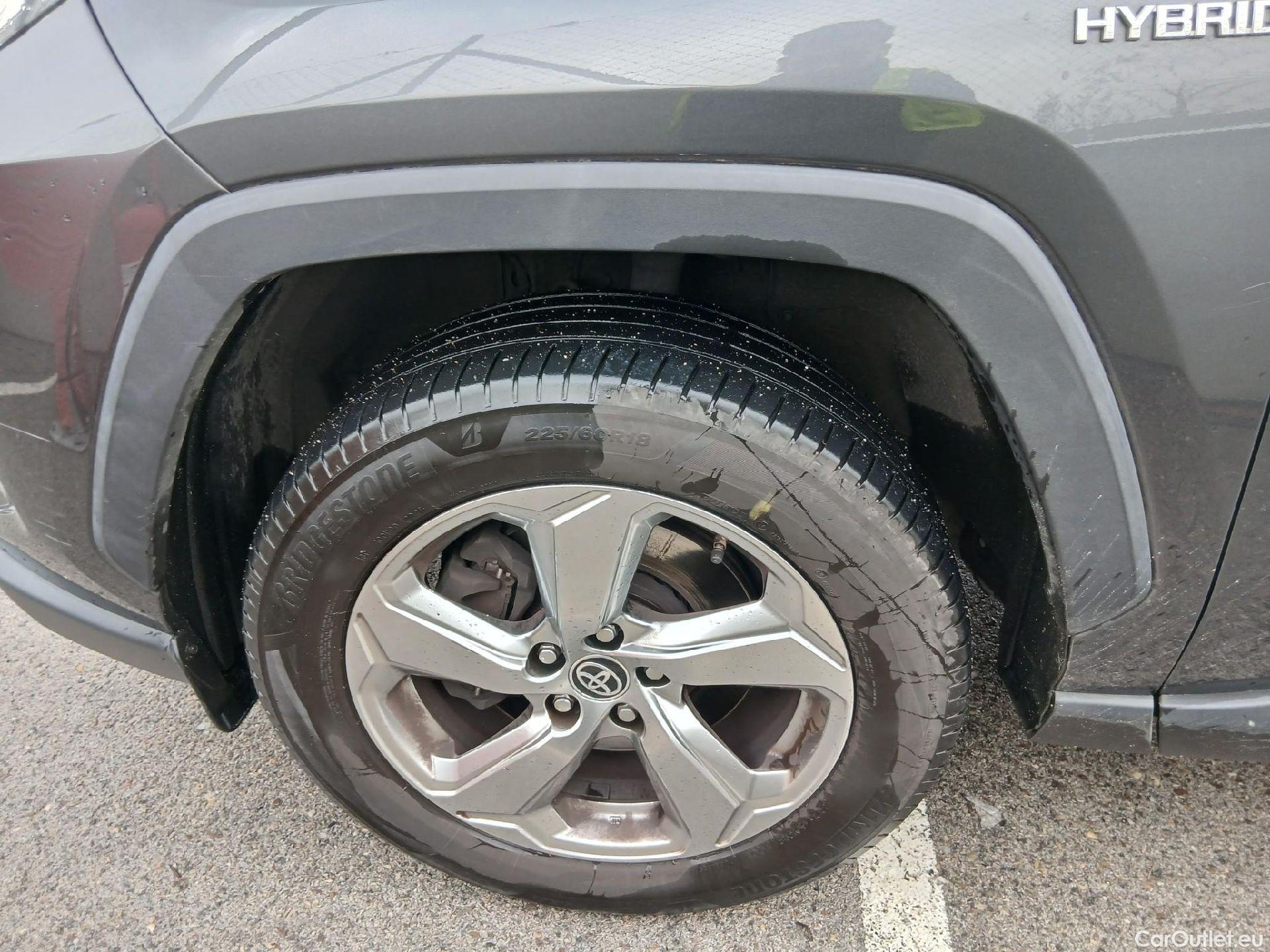  Toyota  RAV4 TOYOTA  / 2018 / 5P / todoterreno 2.5l 220H Advance #8