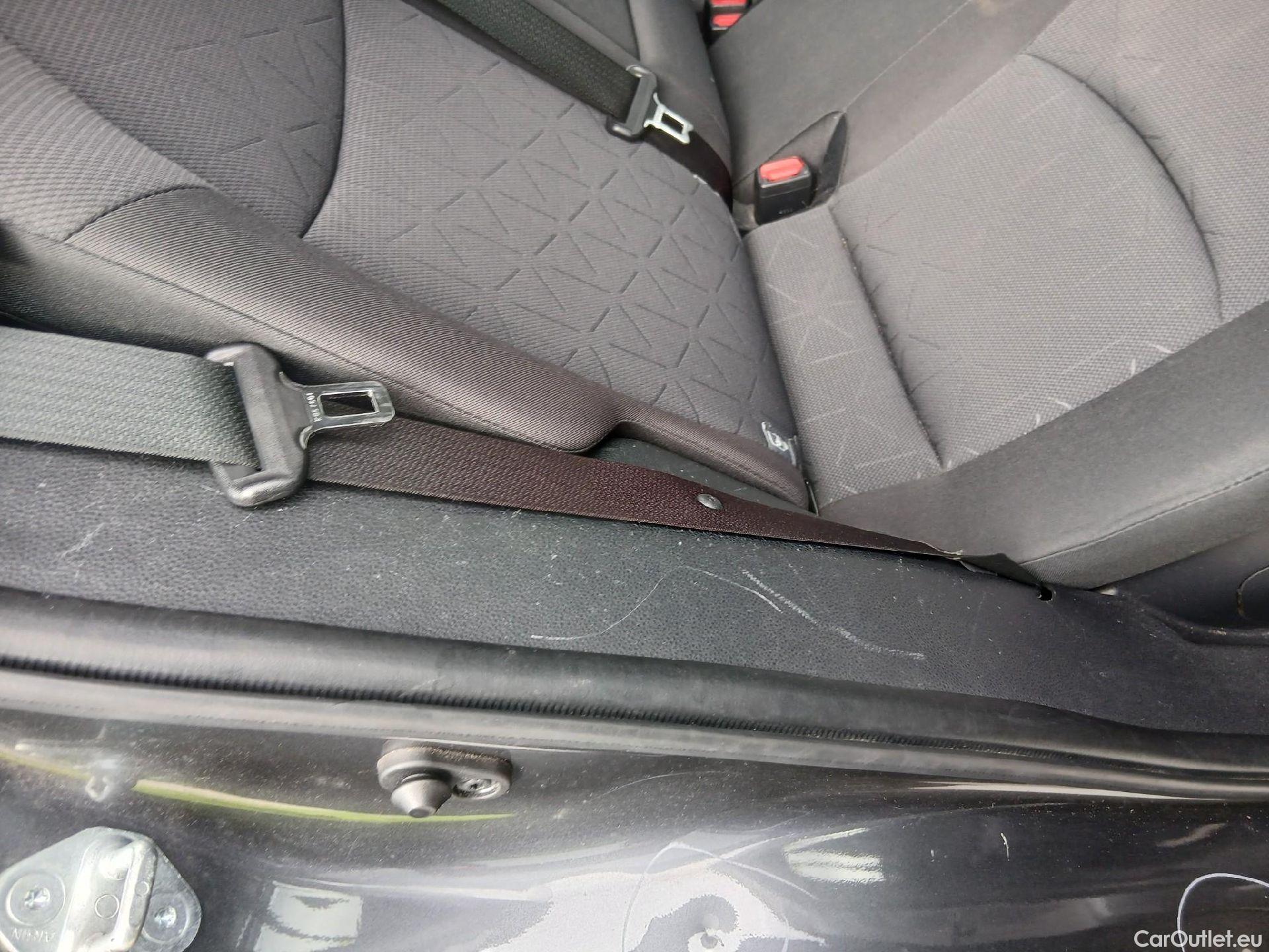  Toyota  RAV4 TOYOTA  / 2018 / 5P / todoterreno 2.5l 220H Advance #41