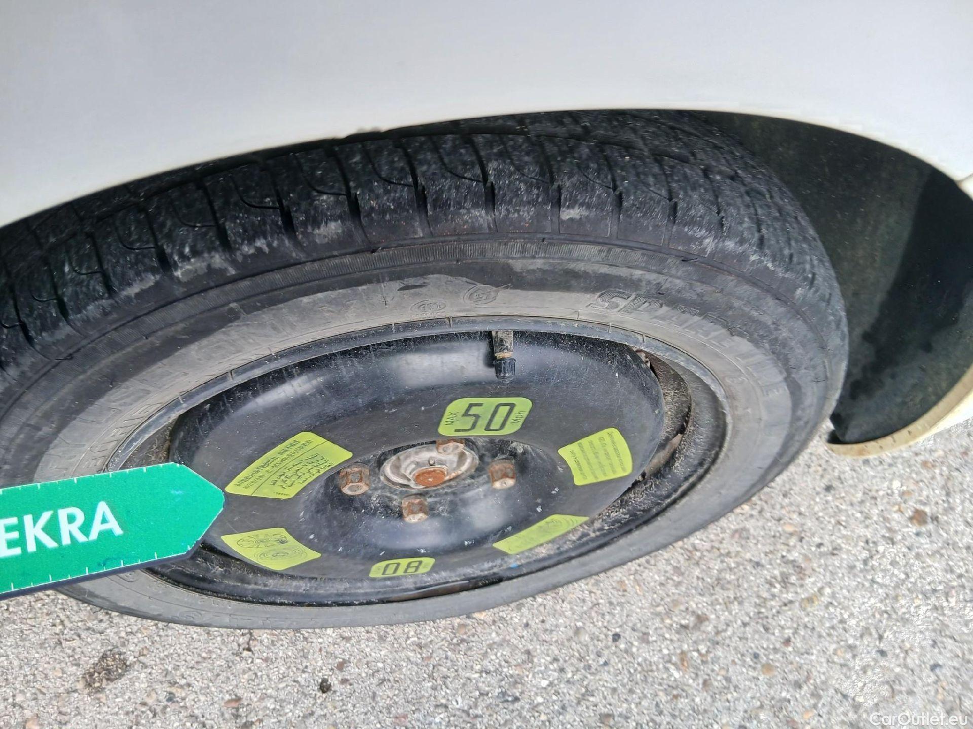  Peugeot  208 PEUGEOT  5p 1G berlina con portón 5P ACCESS 1.6 BlueHDi 55KW (75CV) #19