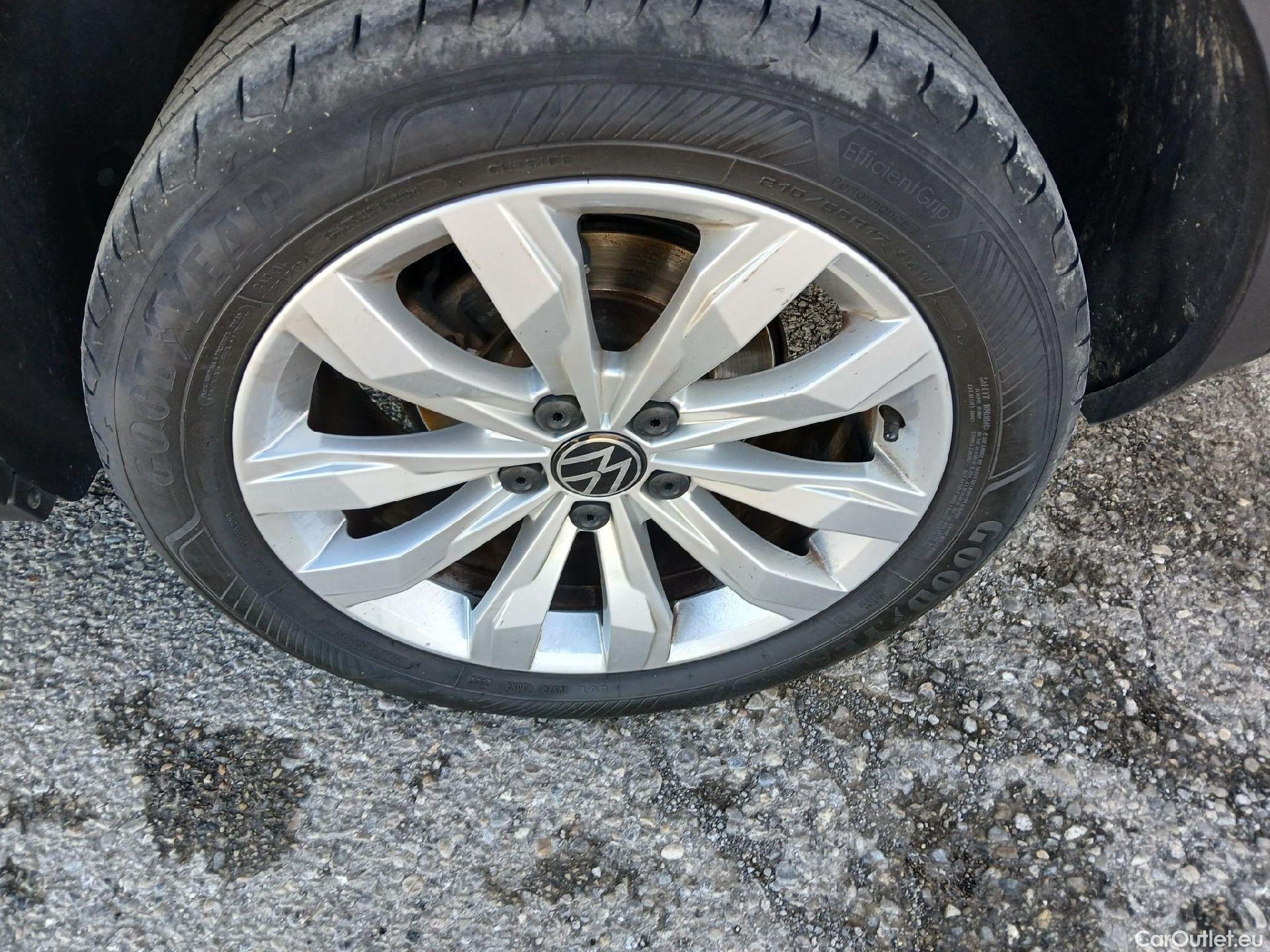  Volkswagen  T-ROC VOLKSWAGEN  / 2017 / 5P / todoterreno Advance 2.0 TDI 110kW (150CV) DSG (AC2) #15