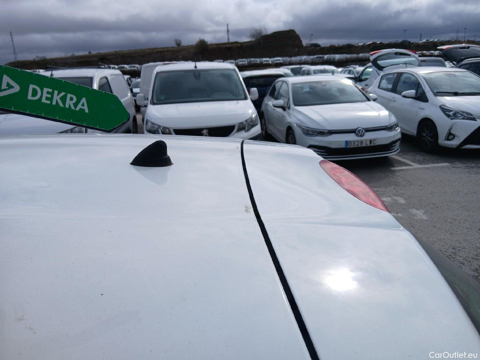  Peugeot  208 PEUGEOT  5p 1G berlina con portón 5P ACCESS 1.6 BlueHDi 55KW (75CV) #47