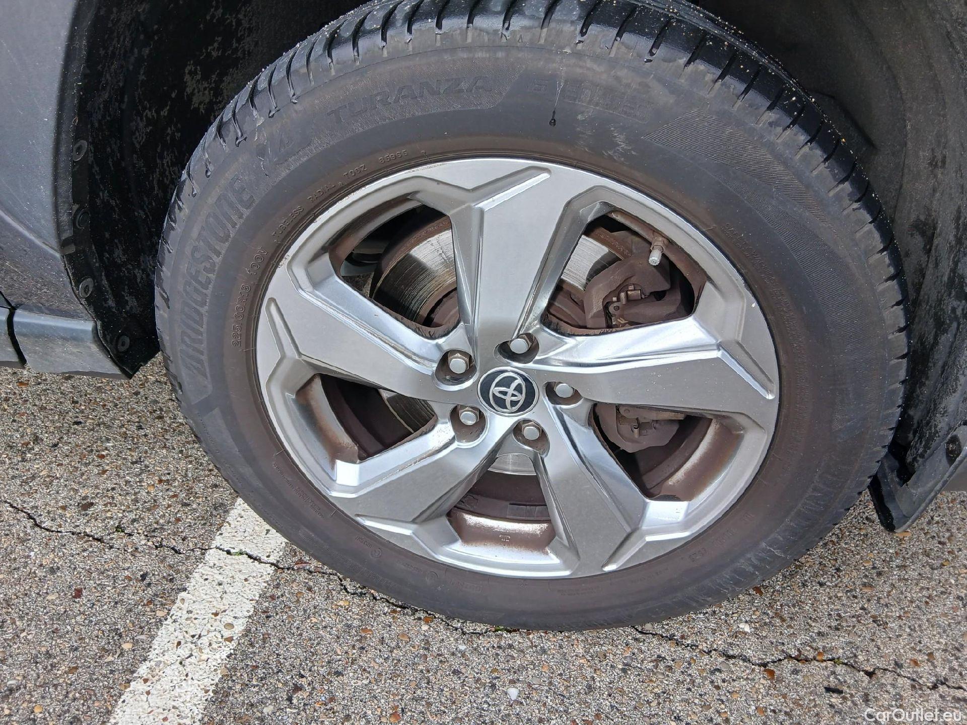  Toyota  RAV4 TOYOTA  / 2018 / 5P / todoterreno 2.5l 220H Advance #46