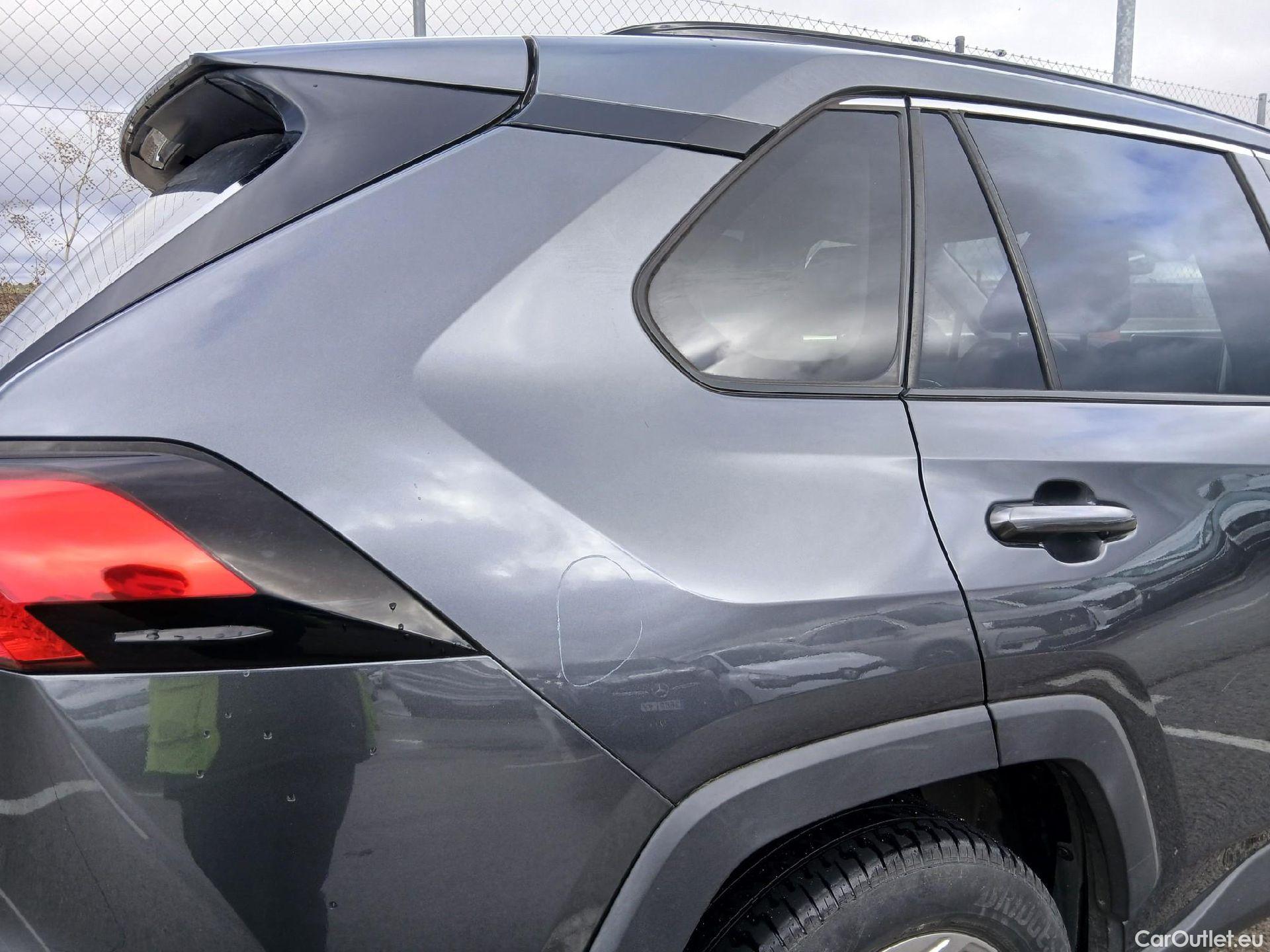  Toyota  RAV4 TOYOTA  / 2018 / 5P / todoterreno 2.5l 220H Advance #32