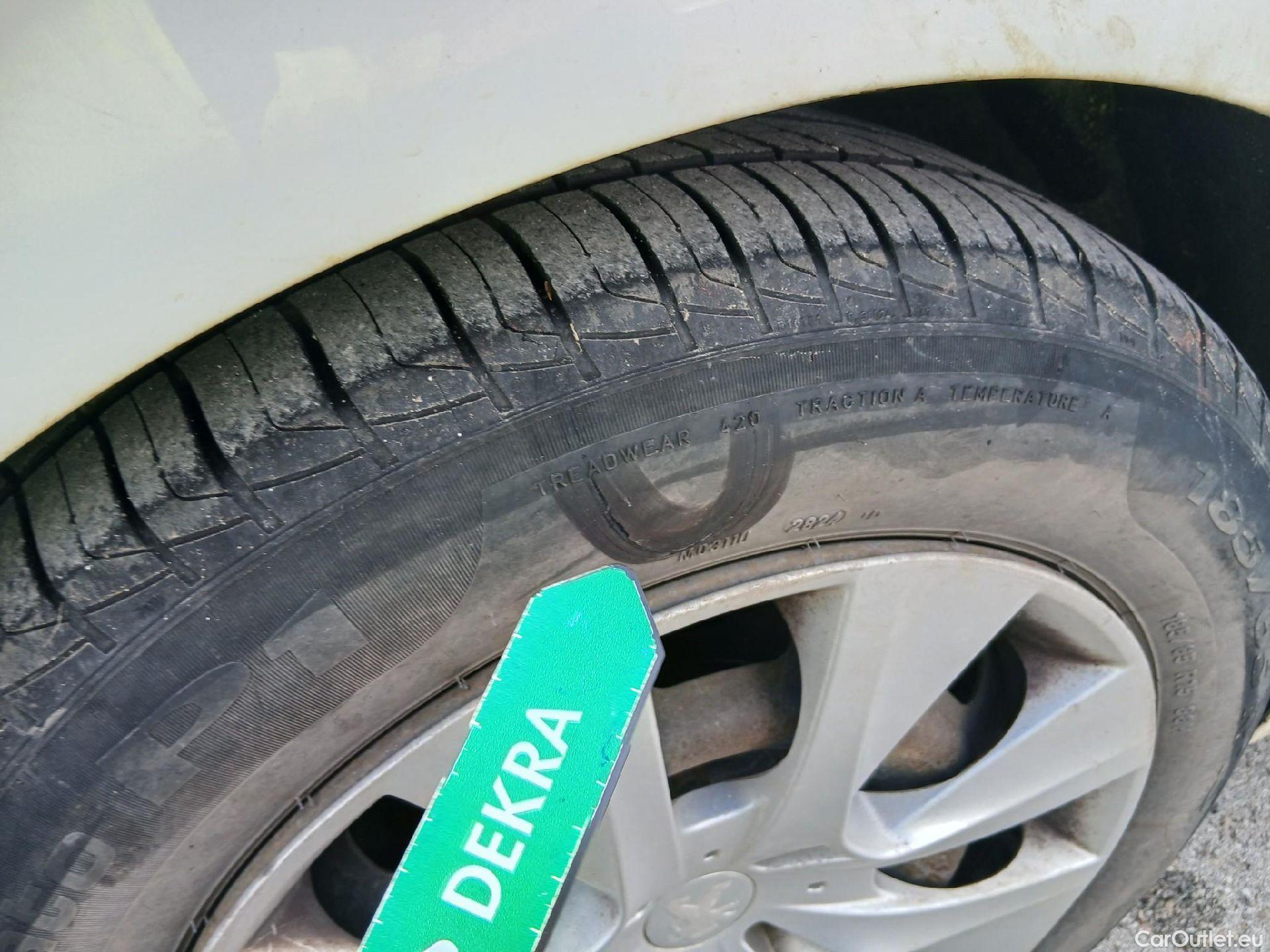  Peugeot  208 PEUGEOT  5p 1G berlina con portón 5P ACCESS 1.6 BlueHDi 55KW (75CV) #12