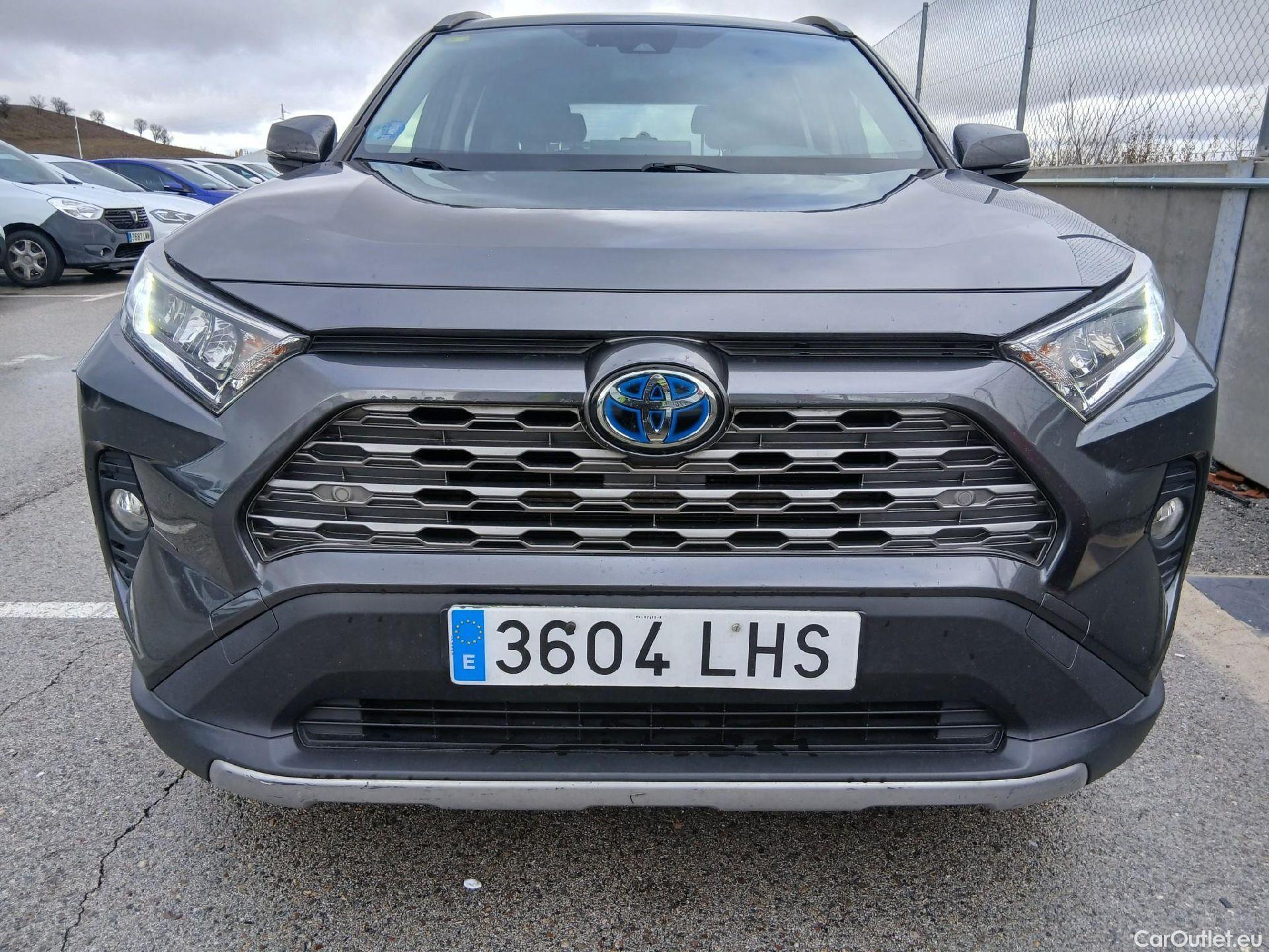  Toyota  RAV4 TOYOTA  / 2018 / 5P / todoterreno 2.5l 220H Advance #4