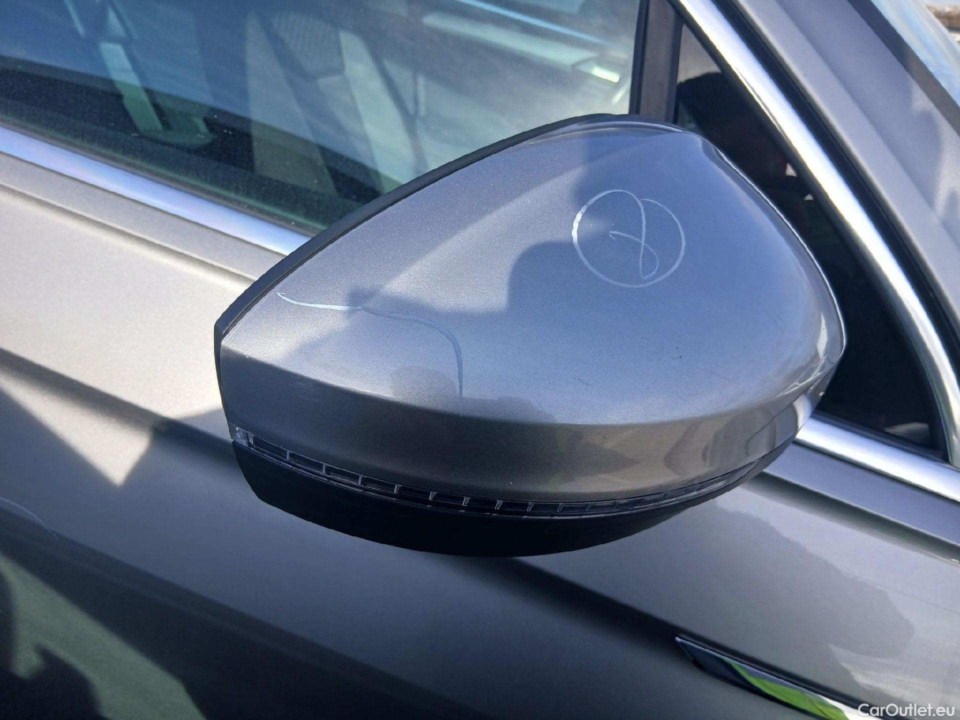  Volkswagen  Tiguan VOLKSWAGEN  / 2016 / 5P / todoterreno Advance 2.0 TDI 110kW (150CV) DSG #30