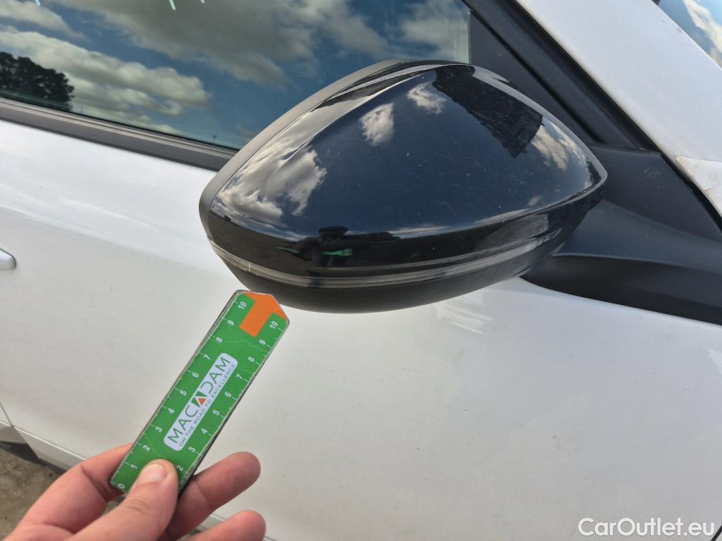  Peugeot  2008 PEUGEOT  / 2019 / 5P / todoterreno Allure BlueHDI 81kW (110CV) #24