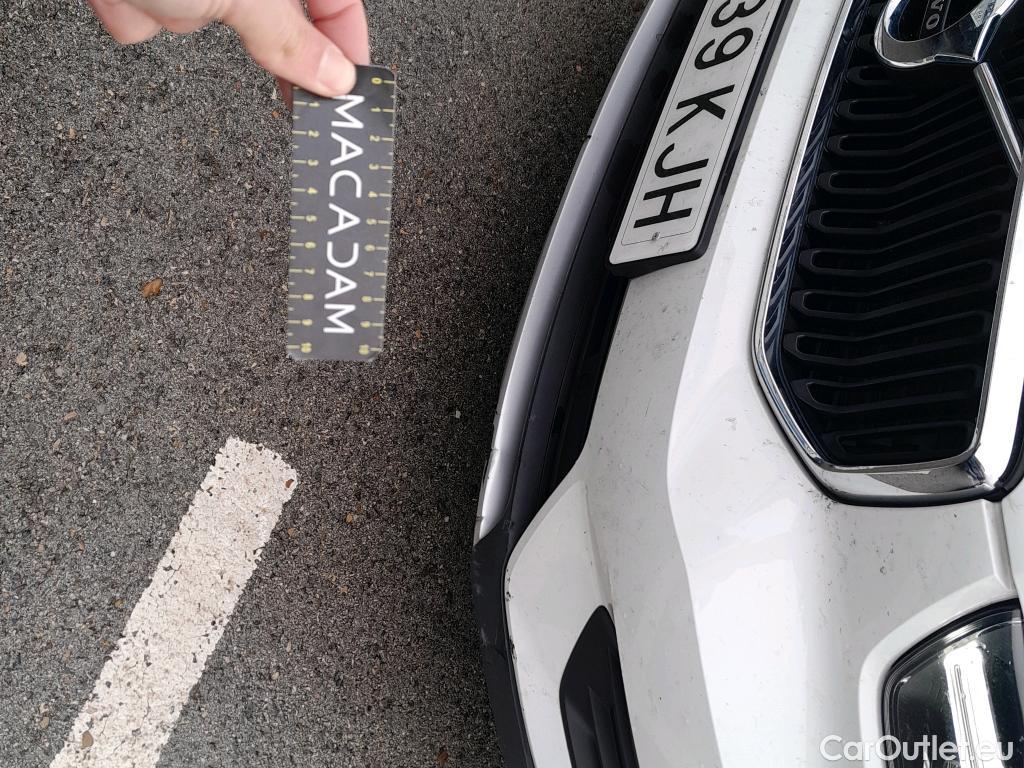  Volvo  XC 40 VOLVO XC40 / 2017 / 5P / todoterreno 2.0 D4 AWD Momentum Auto #3