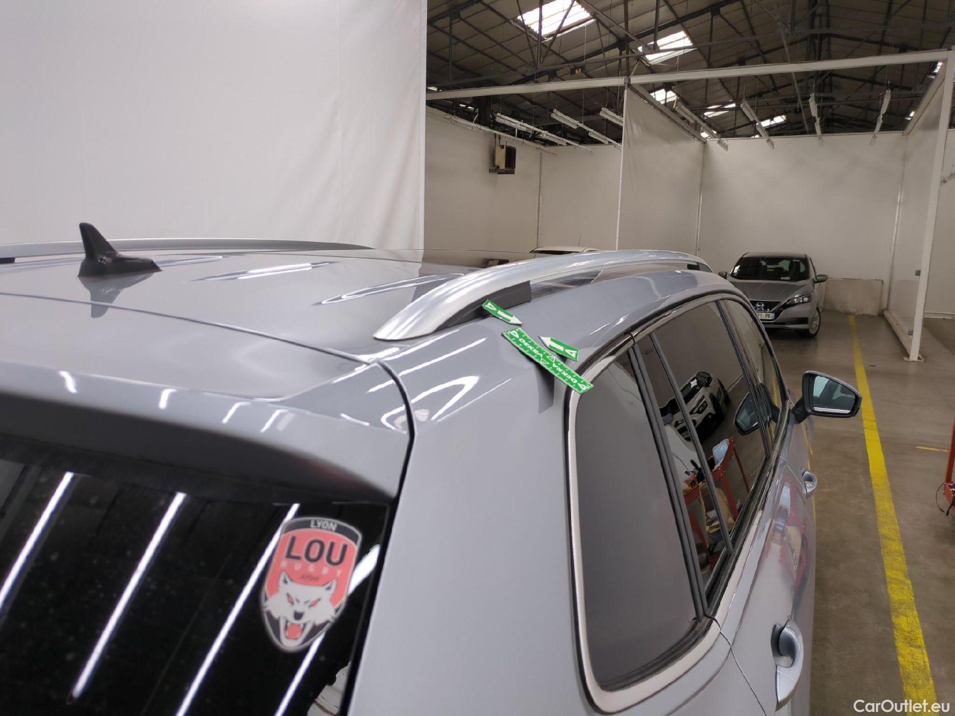  Volkswagen  Tiguan VOLKSWAGEN  Allspace / 2021 / 5P / SUV 2.0 TDI 150 DSG7 Elegance Exclusive #9