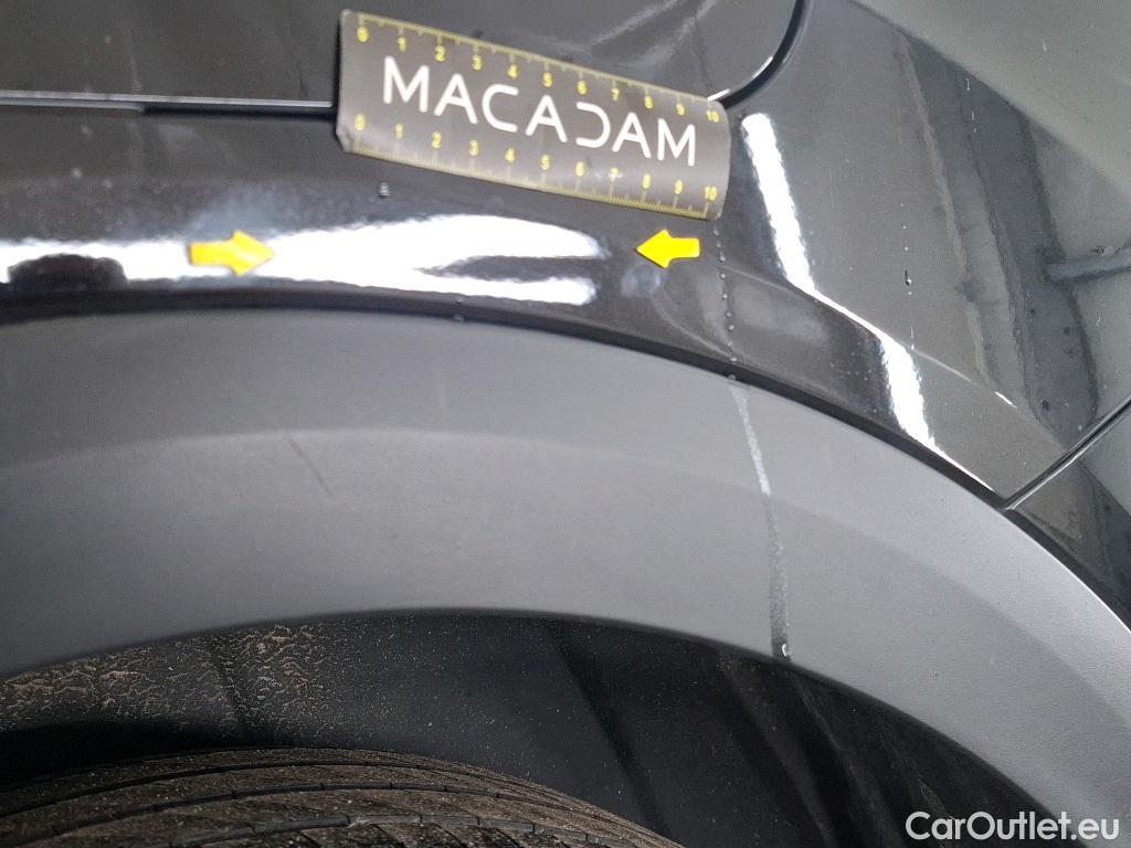  Citroen  C4 CITROEN  X / 2022 / 4P / Berline PureTech 130 S&S EAT8 Shine #2