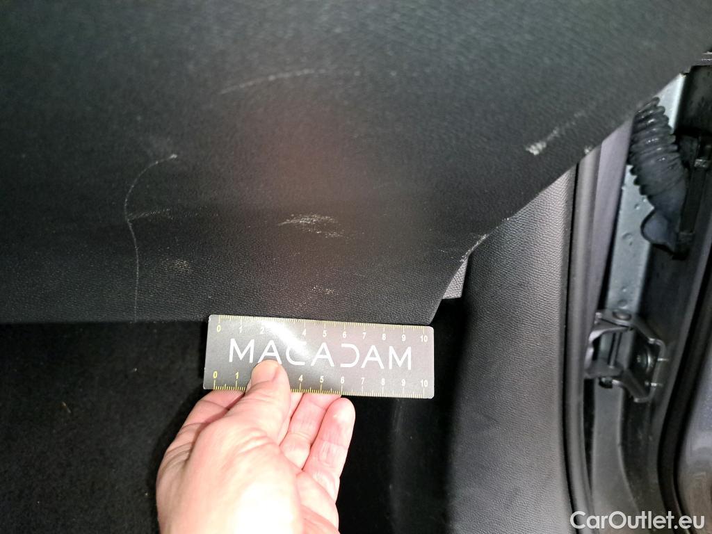  Peugeot  2008  Allure Pack 1.5 HDi 110CV BVM6 E6d #46