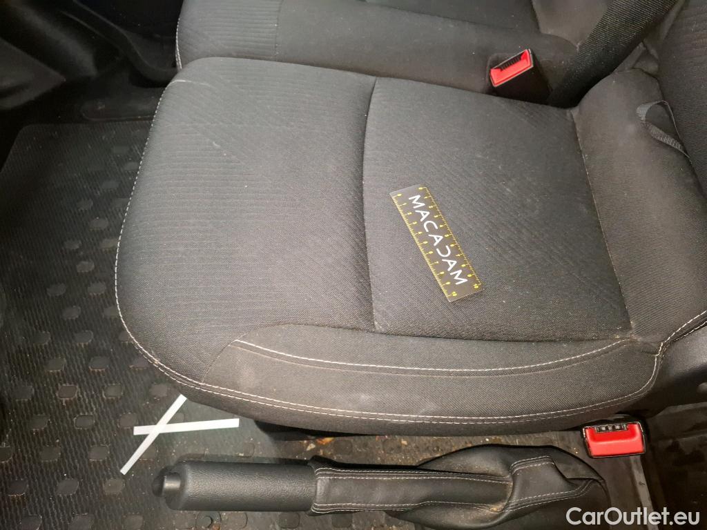  Renault  Trafic  Fourgon L2H1 3T Grand Confort 2.0 dCi 130CV BVM6 E6d #111