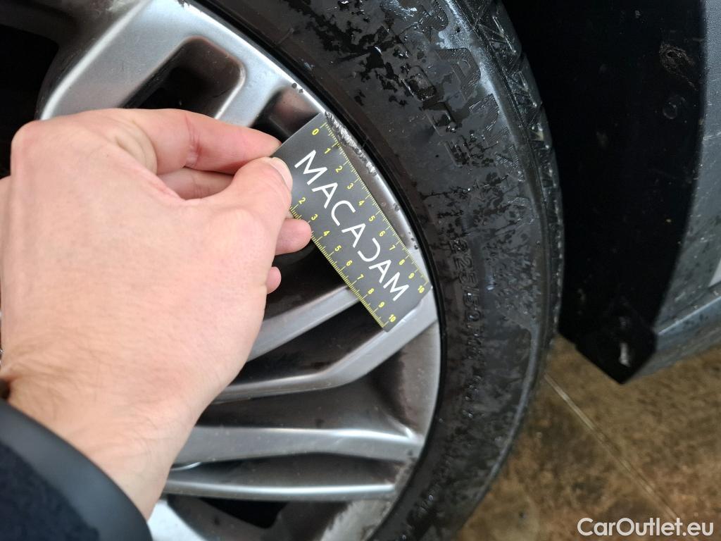  Toyota  C-HR TOYOTA  / 2016 / 5P / SUV 1.8 HYBRIDE 122 DISTINCTIVE #21