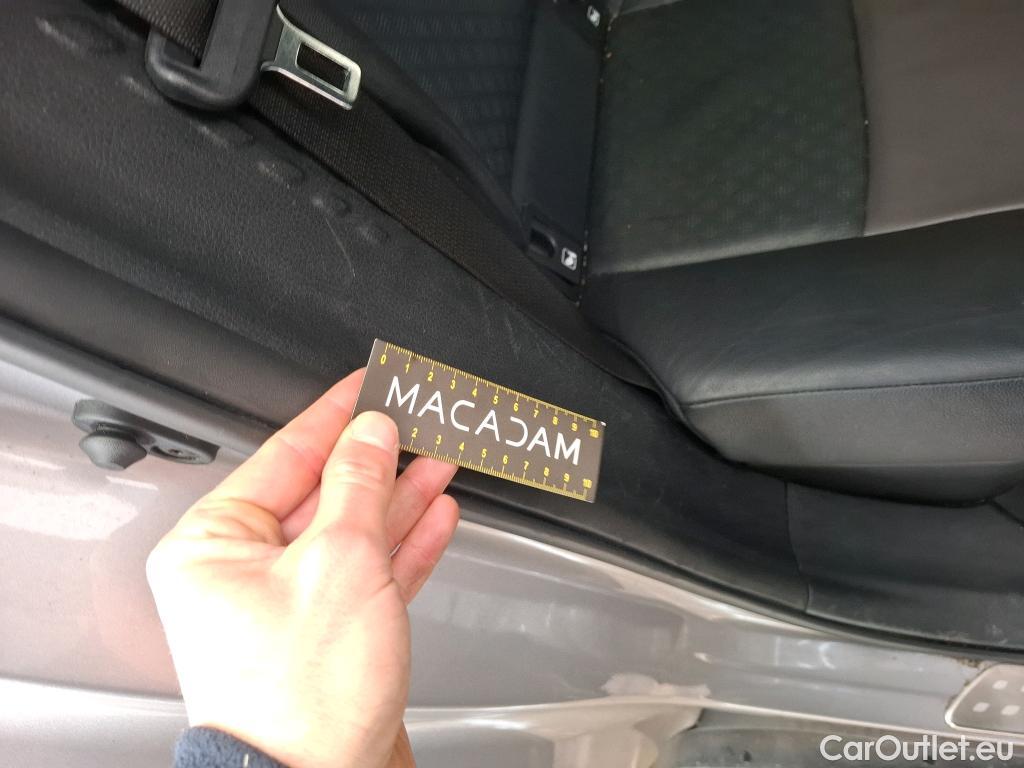  Toyota  C-HR TOYOTA  / 2016 / 5P / SUV 1.8 HYBRIDE 122 DISTINCTIVE #29