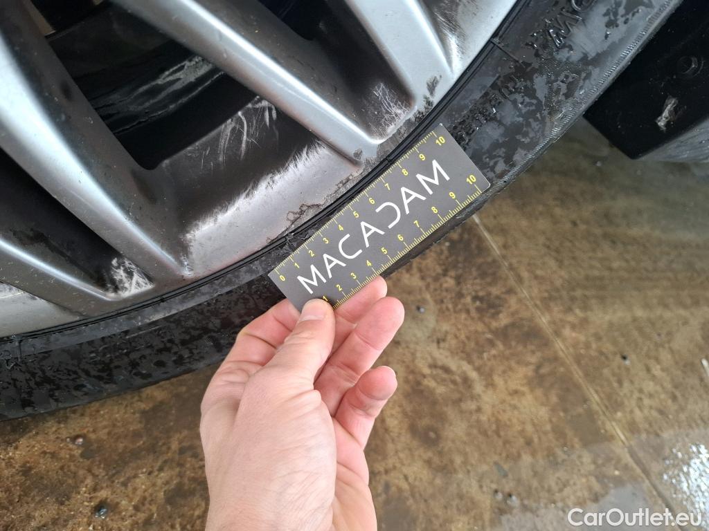  Toyota  C-HR TOYOTA  / 2016 / 5P / SUV 1.8 HYBRIDE 122 DISTINCTIVE #20