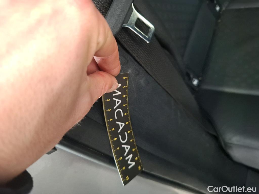  Toyota  C-HR TOYOTA  / 2016 / 5P / SUV 1.8 HYBRIDE 122 DISTINCTIVE #30