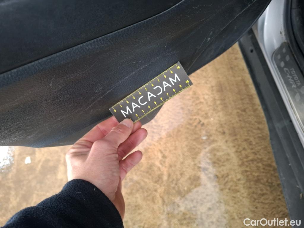  Toyota  C-HR TOYOTA  / 2016 / 5P / SUV 1.8 HYBRIDE 122 DISTINCTIVE #38