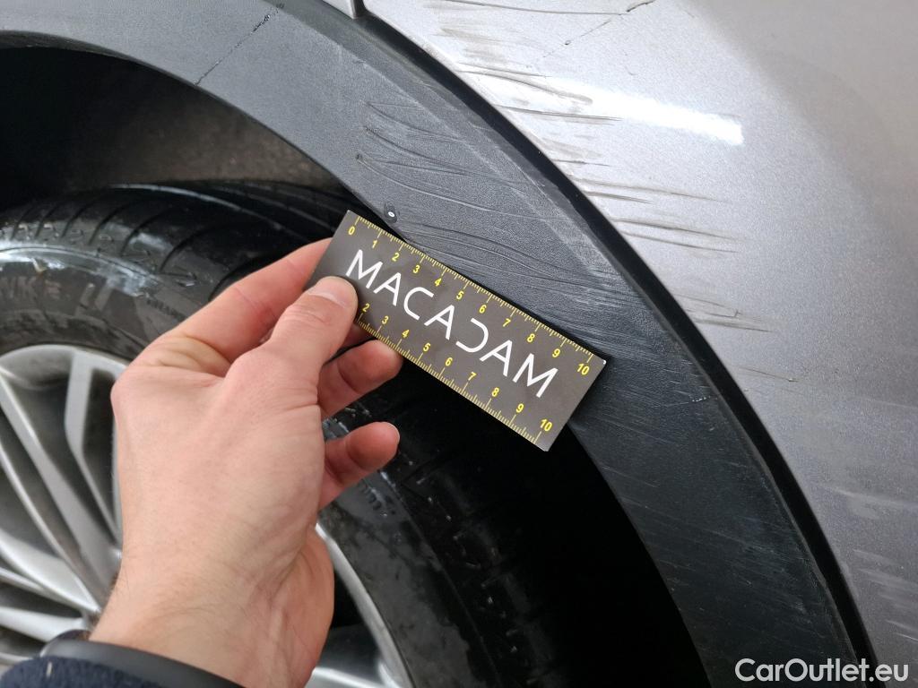  Toyota  C-HR TOYOTA  / 2016 / 5P / SUV 1.8 HYBRIDE 122 DISTINCTIVE #25