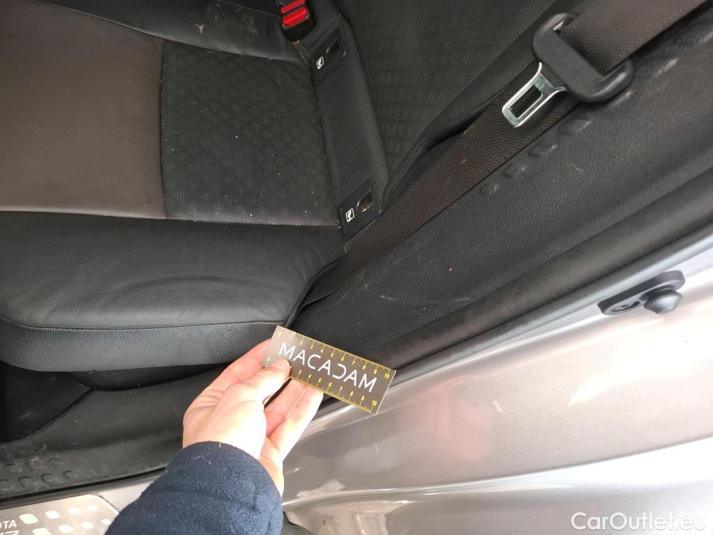  Toyota  C-HR TOYOTA  / 2016 / 5P / SUV 1.8 HYBRIDE 122 DISTINCTIVE #55