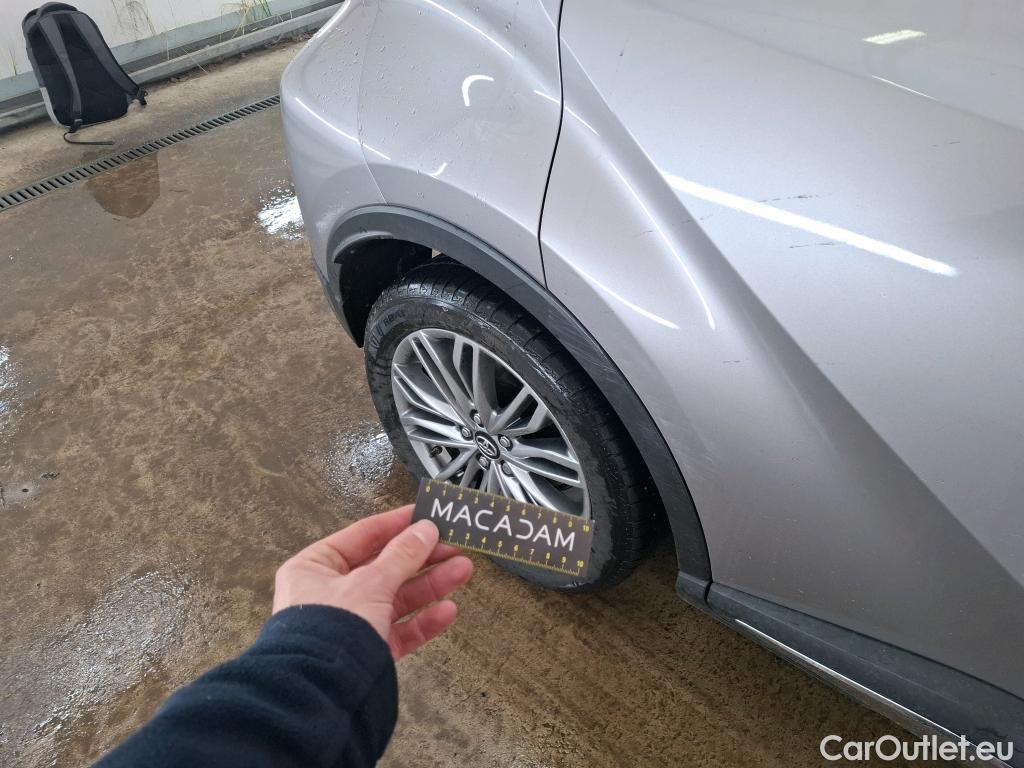  Toyota  C-HR TOYOTA  / 2016 / 5P / SUV 1.8 HYBRIDE 122 DISTINCTIVE #24