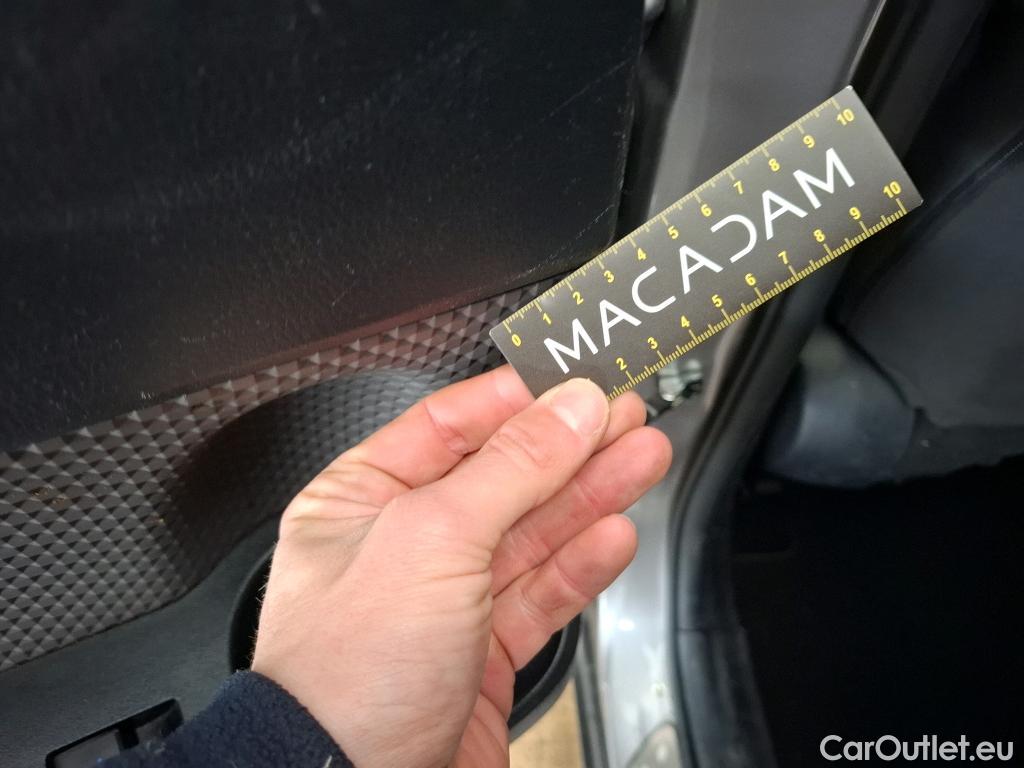  Toyota  C-HR TOYOTA  / 2016 / 5P / SUV 1.8 HYBRIDE 122 DISTINCTIVE #39