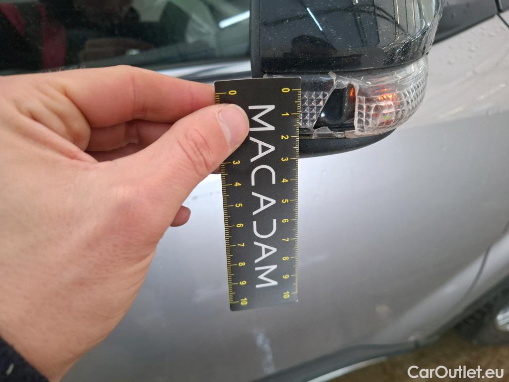  Toyota  C-HR TOYOTA  / 2016 / 5P / SUV 1.8 HYBRIDE 122 DISTINCTIVE #48