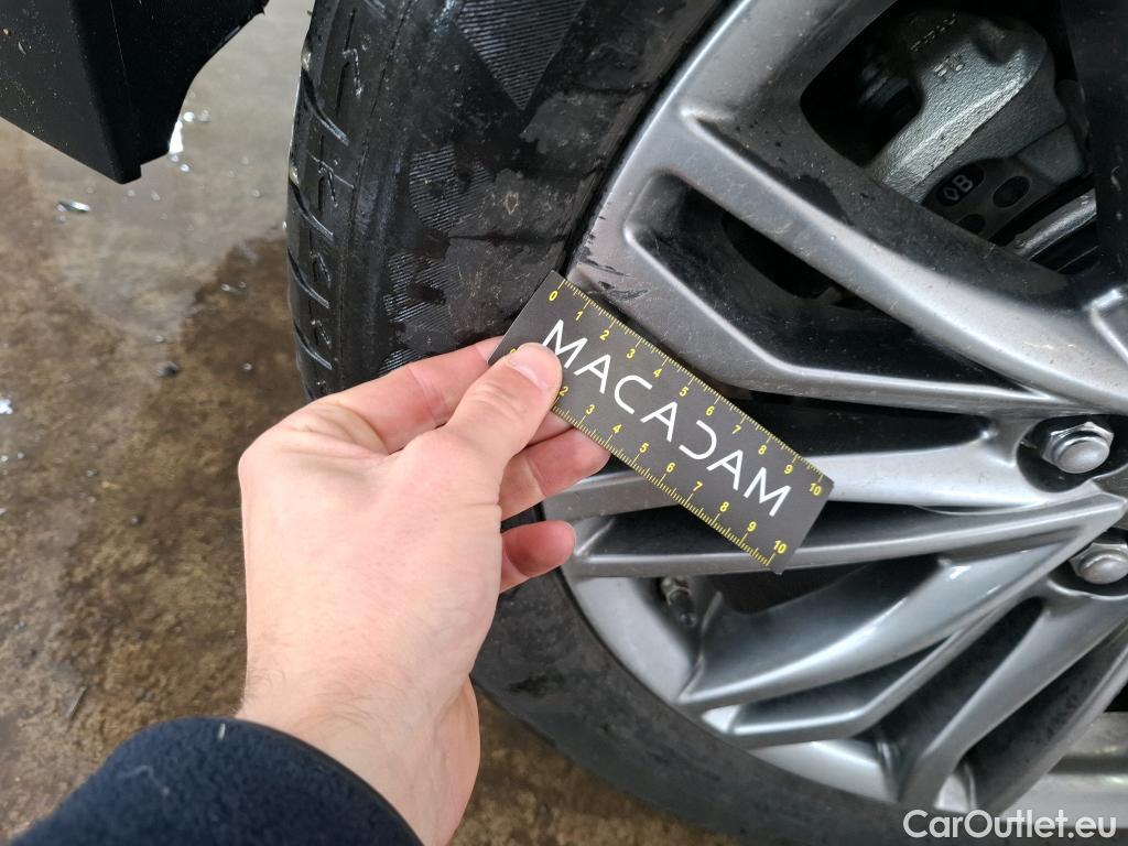  Toyota  C-HR TOYOTA  / 2016 / 5P / SUV 1.8 HYBRIDE 122 DISTINCTIVE #51