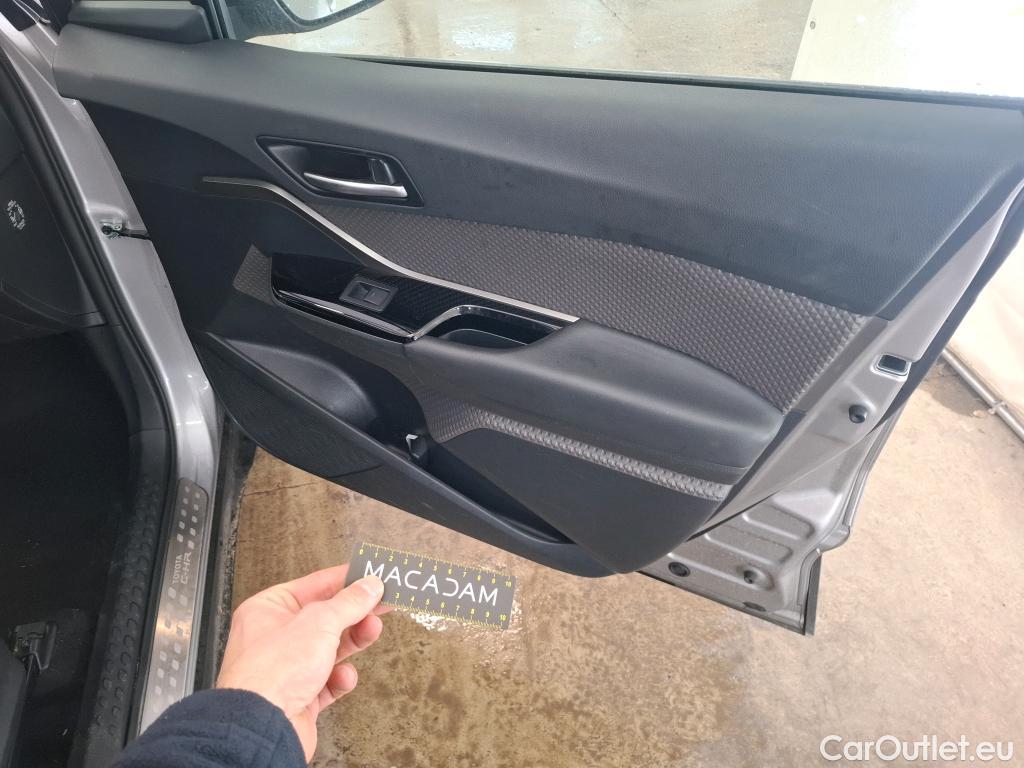  Toyota  C-HR TOYOTA  / 2016 / 5P / SUV 1.8 HYBRIDE 122 DISTINCTIVE #32