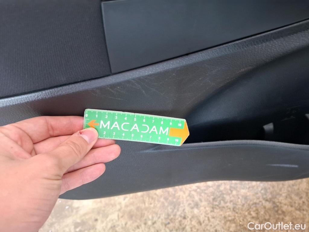  Toyota  Yaris TOYOTA  Hybride 5p Berline 1.5 VVT-I HYBRID France Business #11