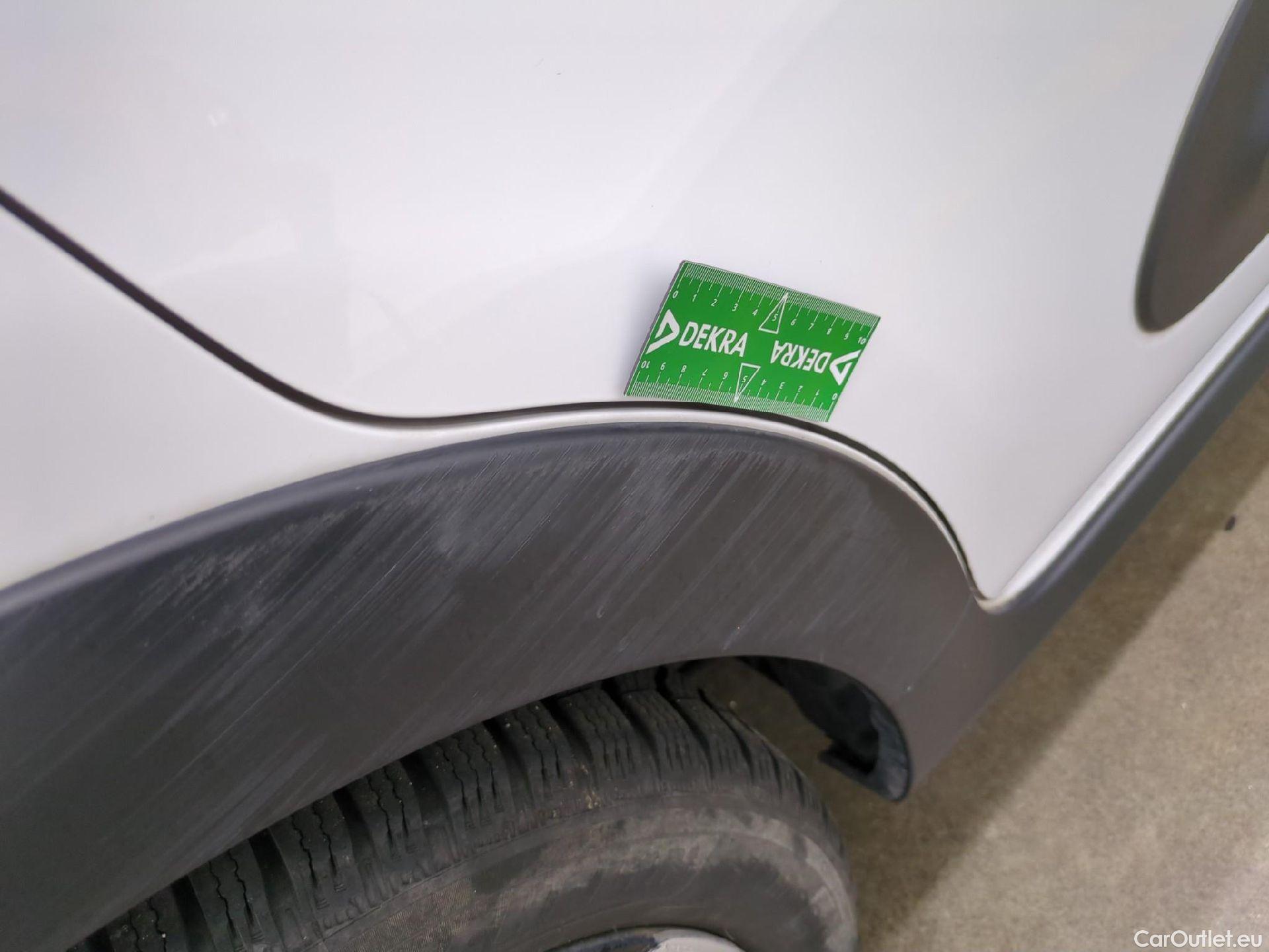  Citroen  C3  Feel Pack 1.2 PureTech 110CV BVM6 E6d #23