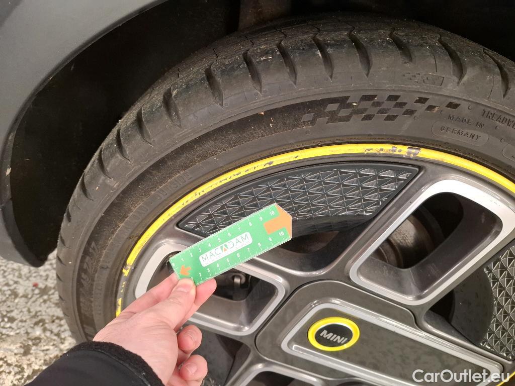  Mini  Cooper MINI Mini / 2014 / 3P / Berline  SE Finition Yours 184 ch BVA #23