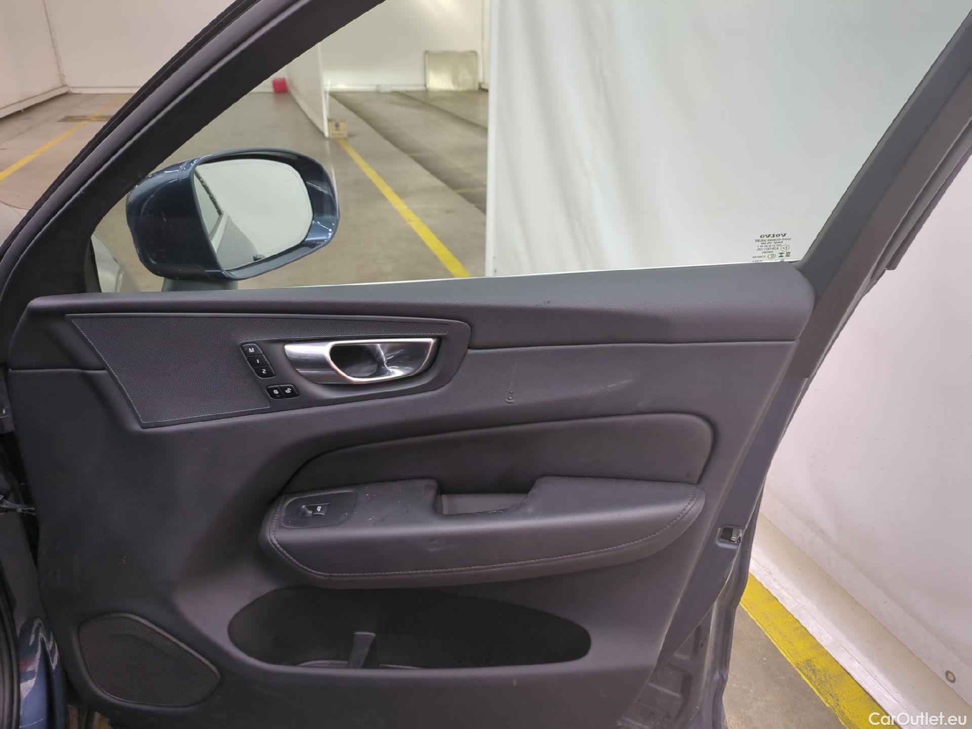  Volvo  XC60 VOLVO  / 2021 / 5P / SUV Recharge T6 350 Geartronic 8 Start #25