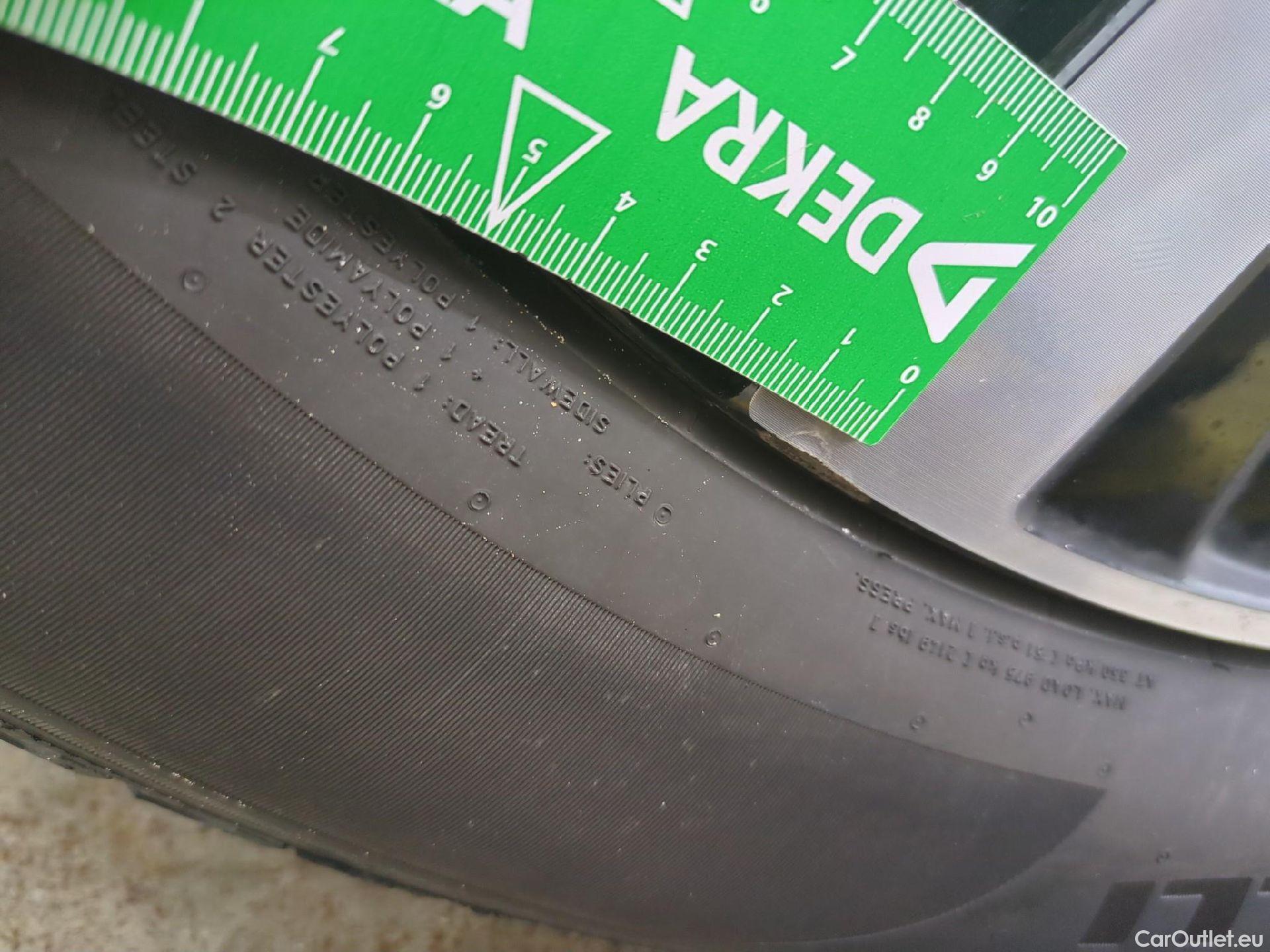  Volvo  XC60 VOLVO  / 2021 / 5P / SUV Recharge T6 350 Geartronic 8 Start #2