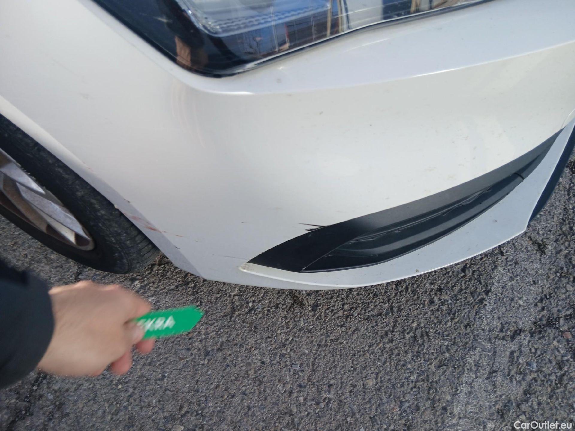  Land Rover  Discovery SEAT Nuevo León / 2020 / 5P / berlina con portón 2.0 TDI 85kW S&S Style Go (AC3) #2