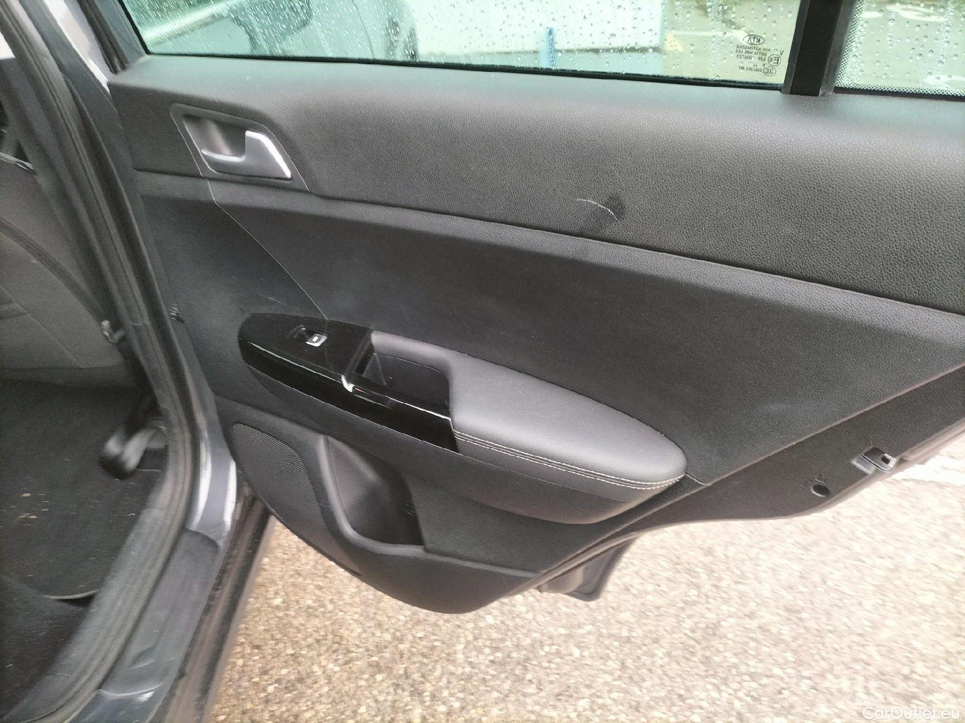  KIA  Sportage KIA  1.6MHEV Drive 100kW(136CV) 4x2(Crist Tintados) #23