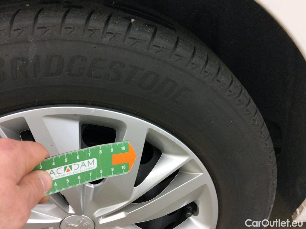  Peugeot  208 PEUGEOT  / 2019 / 5P / berlina con portón PureTech 55kW (75CV) Active #18