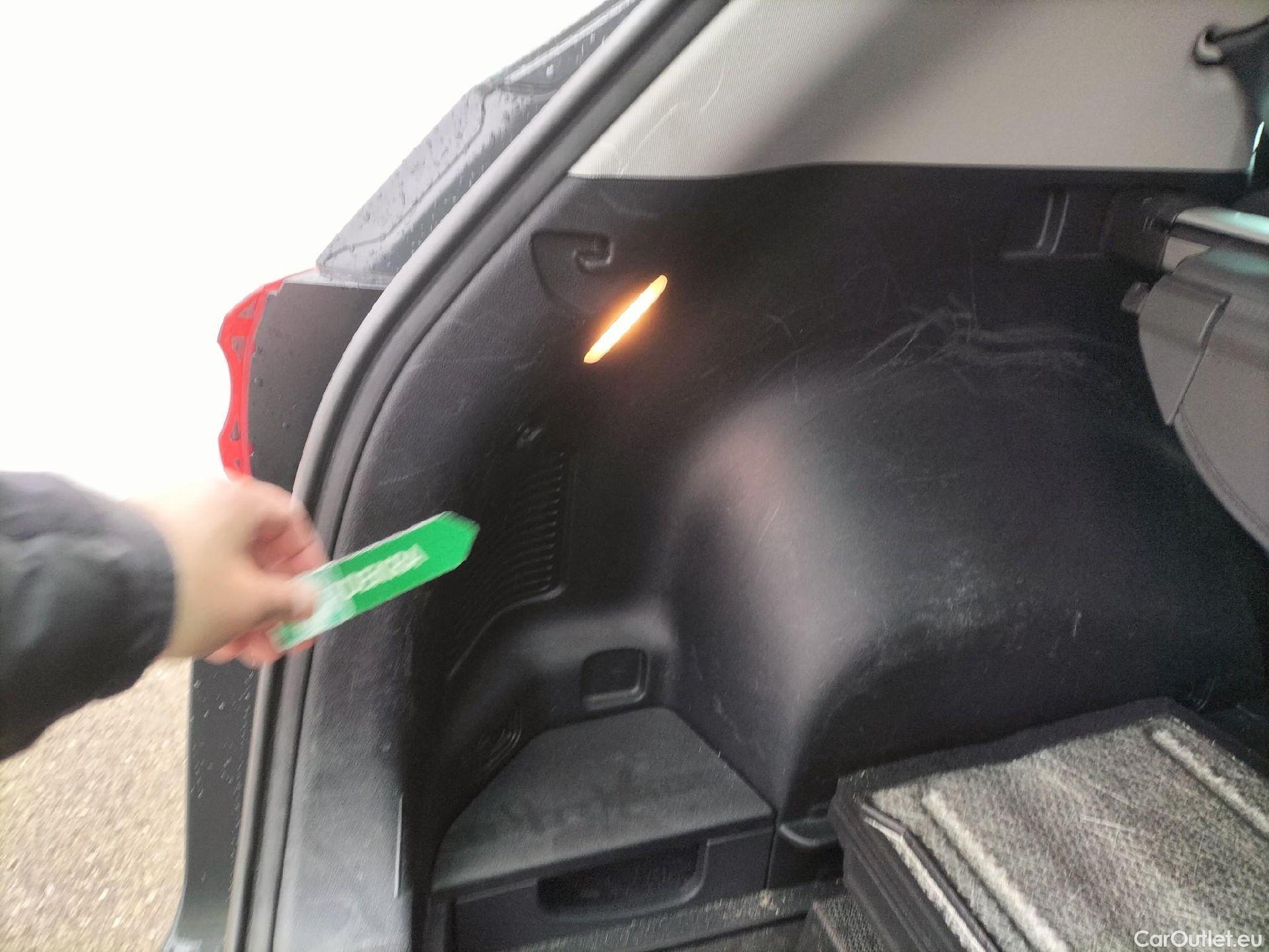  KIA  Sportage KIA  1.6MHEV Drive 100kW(136CV) 4x2(Crist Tintados) #18