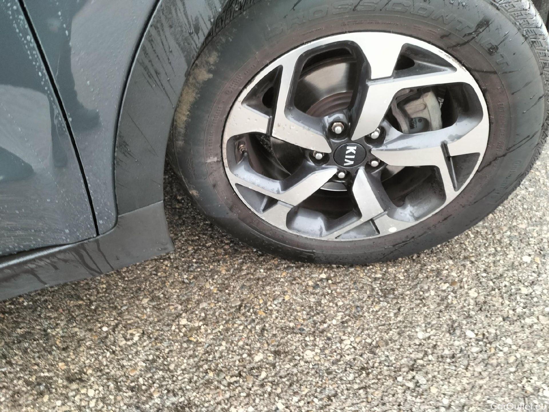  KIA  Sportage KIA  1.6MHEV Drive 100kW(136CV) 4x2(Crist Tintados) #30