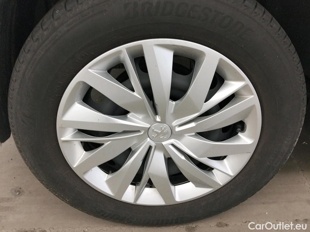  Peugeot  208 PEUGEOT  / 2019 / 5P / berlina con portón PureTech 55kW (75CV) Active #17