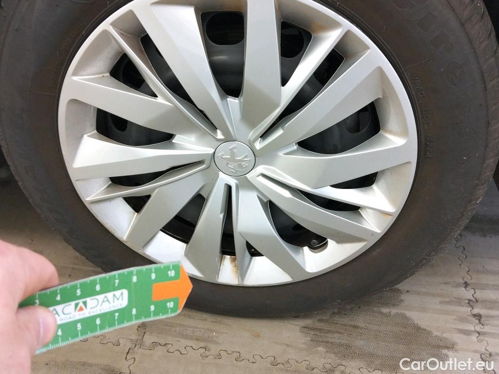  Peugeot  208 PEUGEOT  / 2019 / 5P / berlina con portón PureTech 55kW (75CV) Active #16